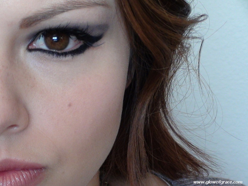 UD Smoked Cat Eyes - Close Up